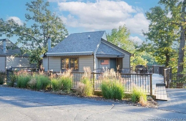 Lake House: Stand-alone unit - Wrap-around deck!