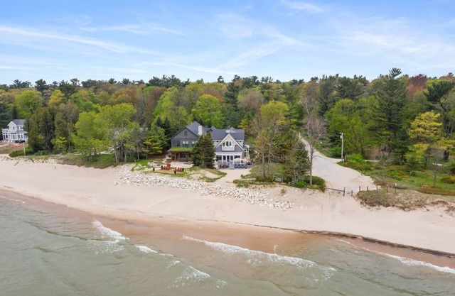 Lake House w/ 6-BR's near Kohler-Andrae/Sheboygan