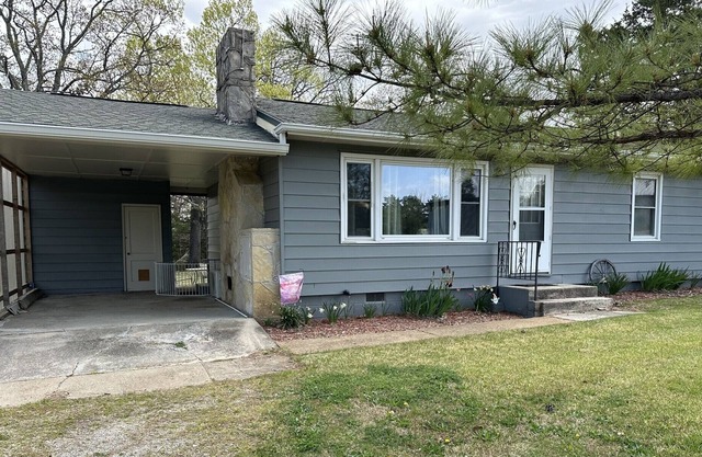 Lake House W/ Fenced Yard, Swim Dock, Marinas/Launches, 7 miles to Mtn Home, AR