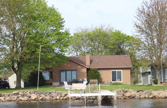 Maison au bord du lac près de Fox Valley