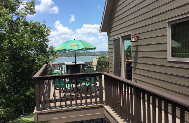 Maison au bord du lac avec vue spectaculaire sur le lac