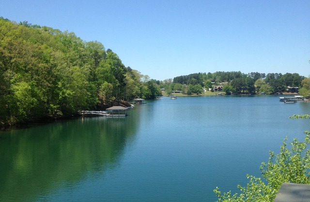 Lake Keowee Condo avec de superbes vues, piscine extérieure près de Clemson et Marina.