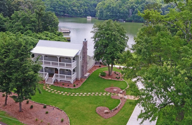Lake Lanier Farmhouse near Olympic Rowing Venue