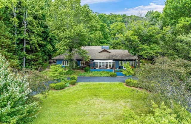 Lake Lanier Summer Escape - Renovated Luxury Near TIEC