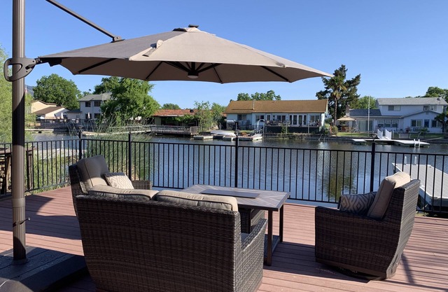 Lake Living on the Water - Maison de maître avec quai privé à Lakeport (Clearlake)