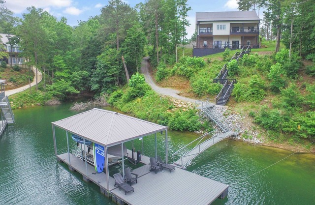 Lake Loched - Luxury Home in Bremen, AL