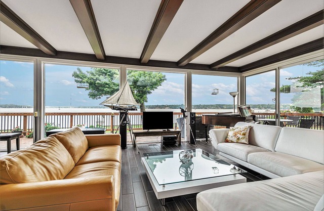 Lake Macatawa Waterfront Retreat ~ Includes Kayaks ~ Hot Tub & Sauna!