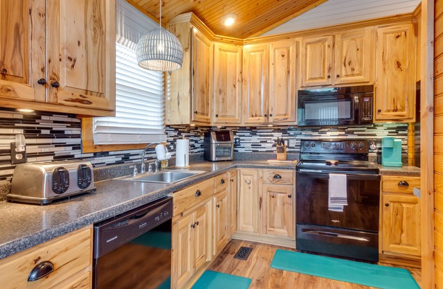 Lake Malone Vacation Rental w/ Boat Dock!