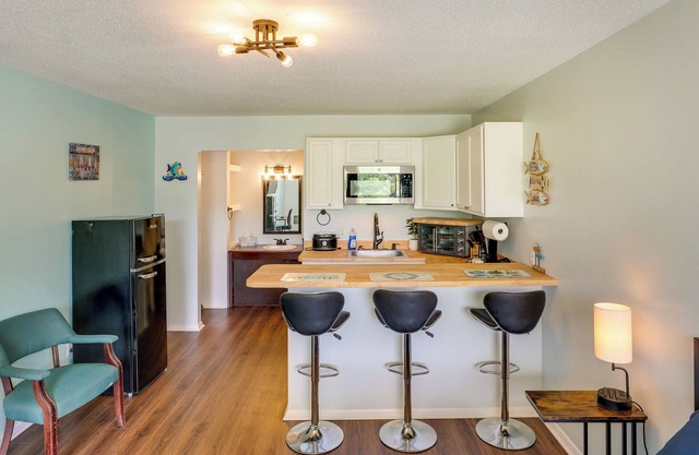 Lake Marion Gem: Communal Outdoor Space w/ Views!