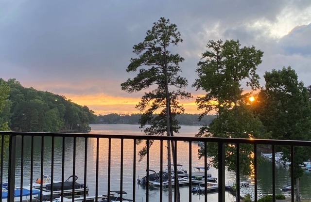 Directement sur l'eau! Quelle vue! Stillwaters Gated Resort & Marina