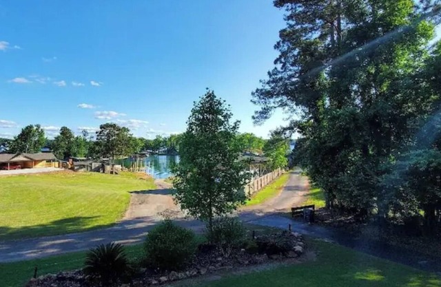 Lake Martin Water View Studio Apt. Public Boat Ramp .06 miles from apartment.