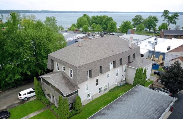Lake Max Penthouse: Historic 5-Bedroom Family Haven with Lake Views!