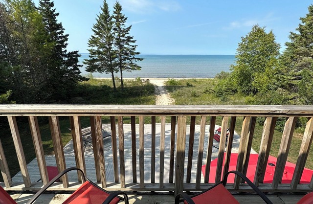 Rainbow's End à Mackinac, une maison au bord du lac avec Sandy Beach