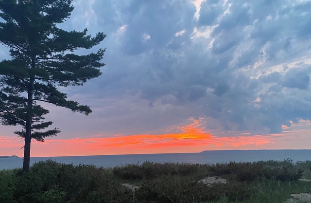 Lake Michigan beachfront, 2-bedroom, 2 full bath with beach fire pit and Wi-Fi.