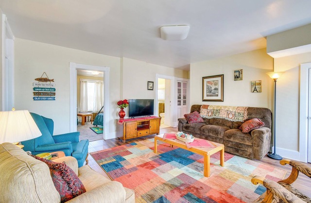 NOUVEAU! Manitowoc Apt w / Balcony, Views - Promenade à la plage