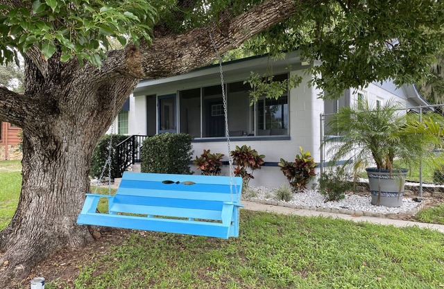 Lake Minneola Sunset Cottage - Lakefront Home - Sun Water Florida!