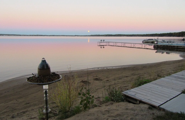 Jolie maison de 3 chambres sur tous les sports du lac Missaukee, en attente de votre famille!