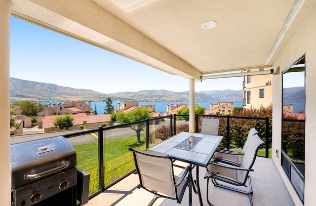 Lake & Mountain View Condo w/ Deck, AC & Shared Pools/Docks/Hot Tub/Tennis