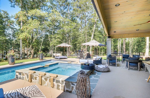 Lake Murray Studio w/ Pool & Hot Tub in Prosperity