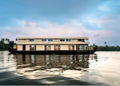 Lake Paradise Hoseboat
