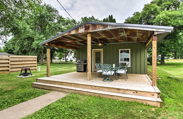 Lake Pepin Cottage w / Patio - 6 pâtés de maisons de Marina!