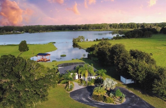Rural Lake Pool Oasis near Tampa Premium Outlets