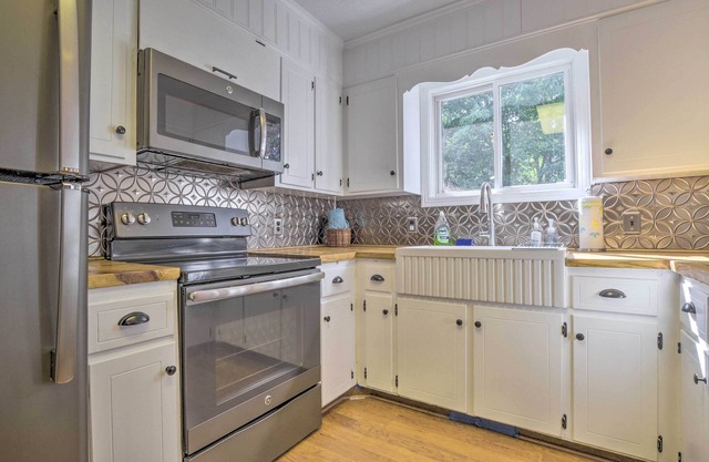 NEW! Charming Lake Retreat w/ Community Amenities!