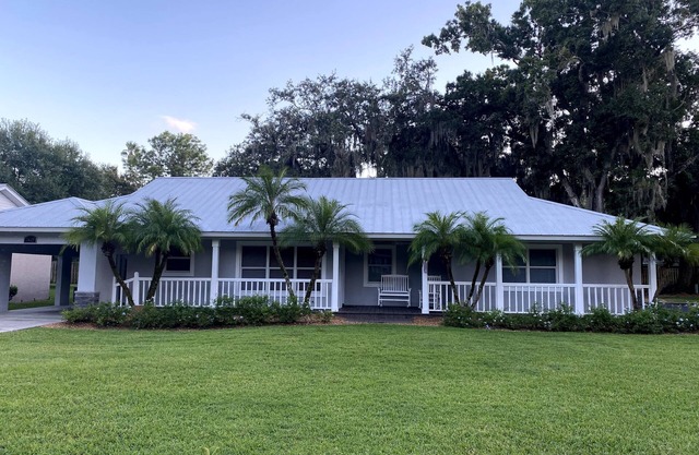 Lake Retreat in Downtown Sebring 2/1 maison avec accès au lac sur une rue isolée