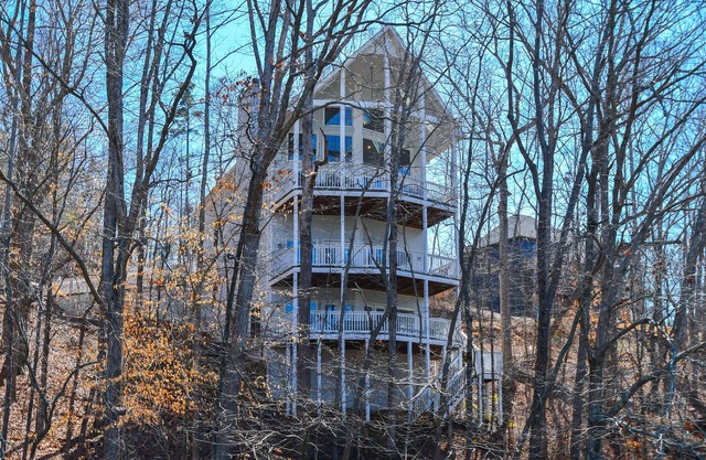 Executive Lake House Retreat-Sleeps 18!