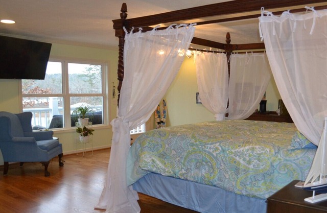 Lake Room in Paradise Bed and Breakfast sur le lac Martin