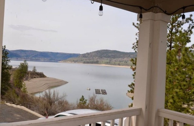 Lake Roosevelt Home w/ Beach Access