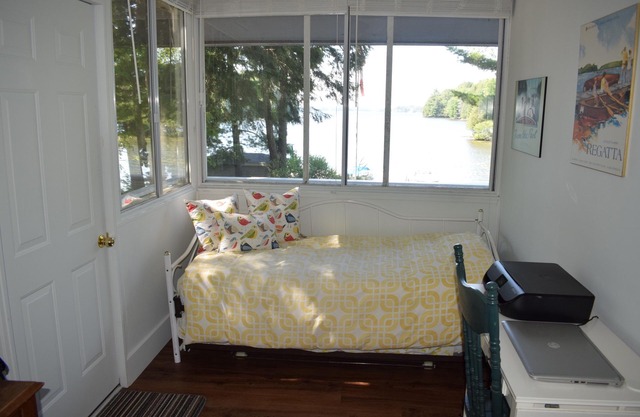 Lake Rosseau South Facing Child Friendly Cottage: Muskoka Room, Hot Tub, Beach