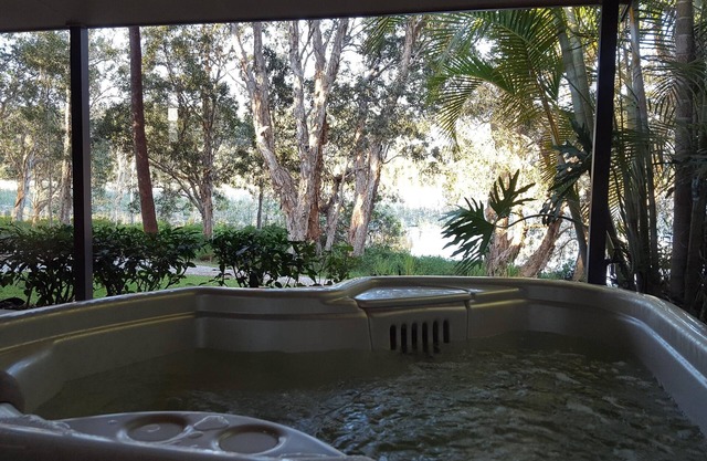 Lake Russell Lakeside Retreat- Monet Cottage