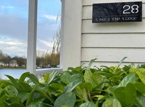 Lake's End Lodge