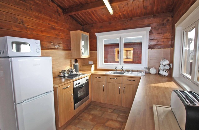 2 bedroom accommodation in Pontardulais, Swansea