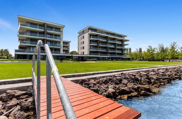 Lake side luxury - steps to the lake Lela, Balatonlelle, Hungary