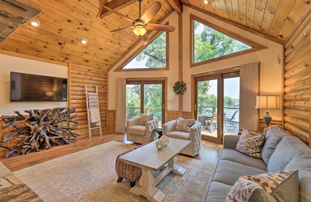 Lake Sinclair Cabin with Boat Dock & 2 Decks!