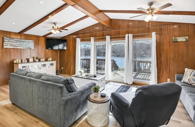 Lake Stay on Bedford Way |Private Dock & Boat Ramp