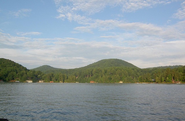 Lake Summit Estate. Directement sur l'eau!