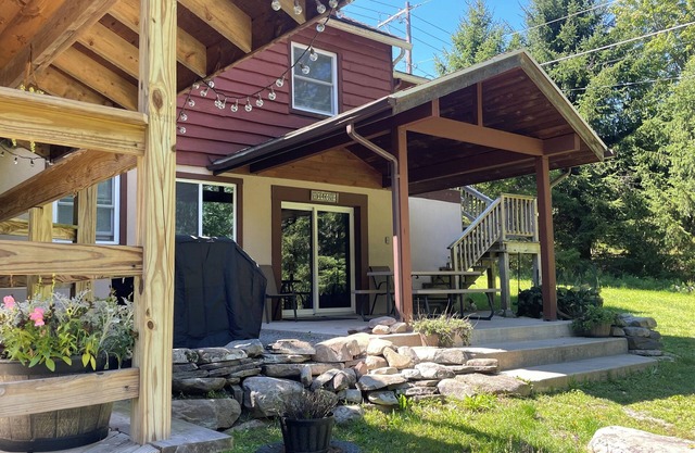 Lake House, Mid Century Rustic House, Bain à remous, Lac sur les lieux