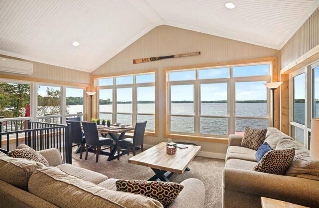 Cabine Sylvia du lac Est - Superbes vues sur le front de mer