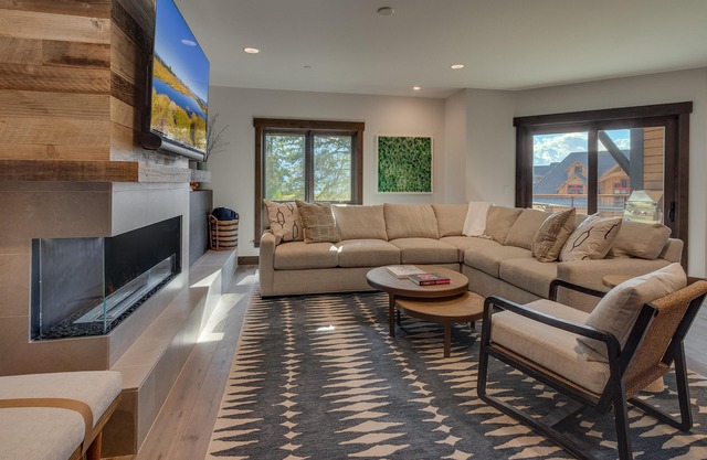 Beautiful Modern 1877 sqft. 2 bed, 3 bath plus additional flex room.