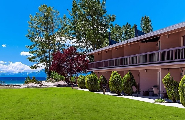 A Place You'll Surely Enjoy! Kitchenette, Outdoor Pool, Beach, Free Parking!