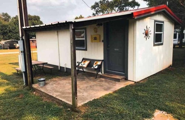 Lake Texoma cabin Sunshine Suite