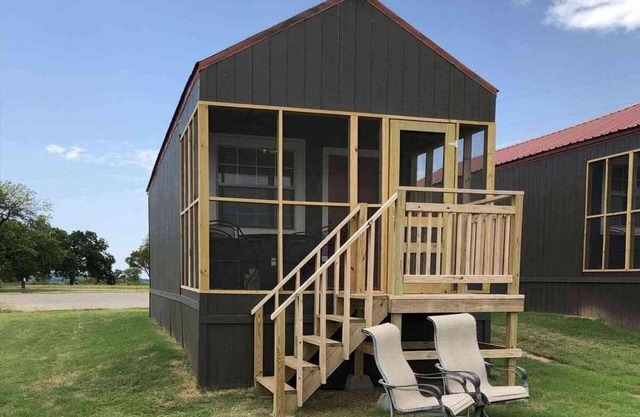 Lake Texoma Lakefront Cabin - Sunset Cove