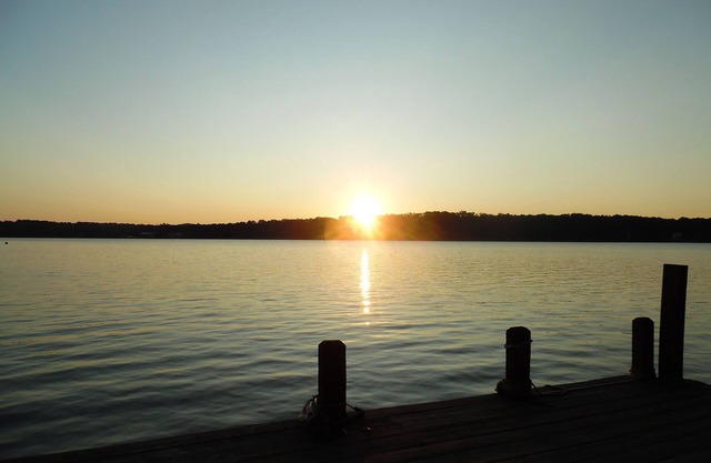 Lake Tillery - Beaux levers de soleil, grand porche grillagé et maison récemment rénovée