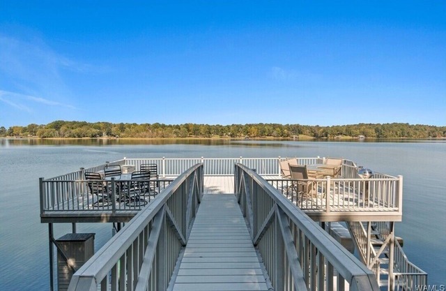 Lake Tuscaloosa home on two acres. 12 miles to University of Alabama.