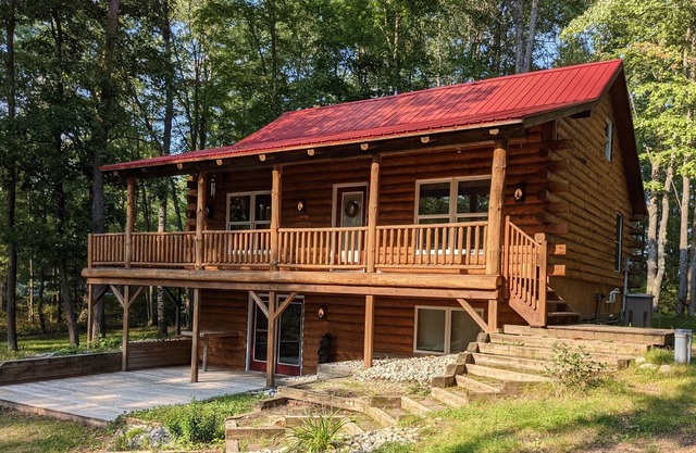 Lake Valley Lodge-Northern Michigan Log Cabin!
