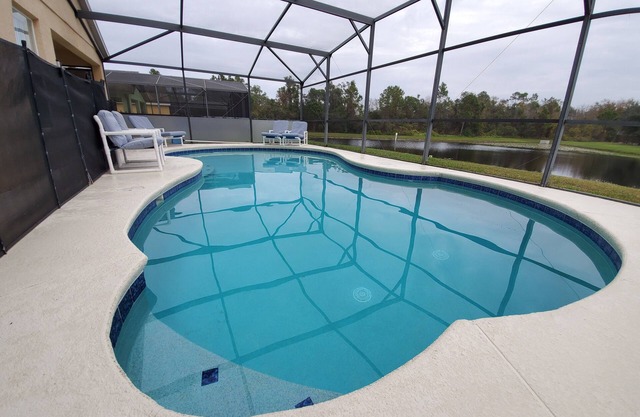NOUVEAU PLANCHER MAI 2019! PISCINE BUNGALOW 4BR / 3BATH AVEC VUE SUR LE LAC, JEUX RM, BBQ & WIFI