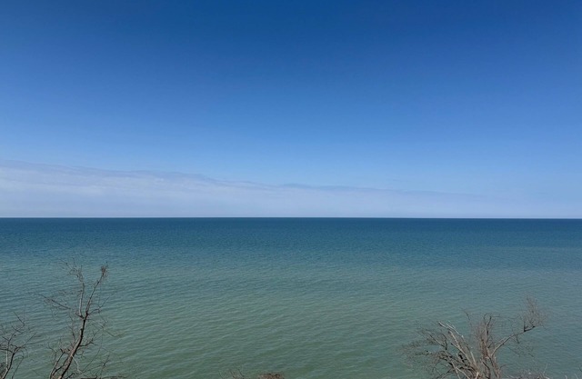 LAKE VIEW!!! Amazing sunsets! Charming 2-bedroom house in beautiful Conneaut.